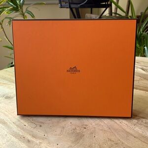 HERMÈS Giftbox w/ribbon - Small